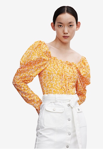URBAN REVIVO orange Floral Print Puffed Sleeves Blouse 0F1EBAAB563EDDGS_1