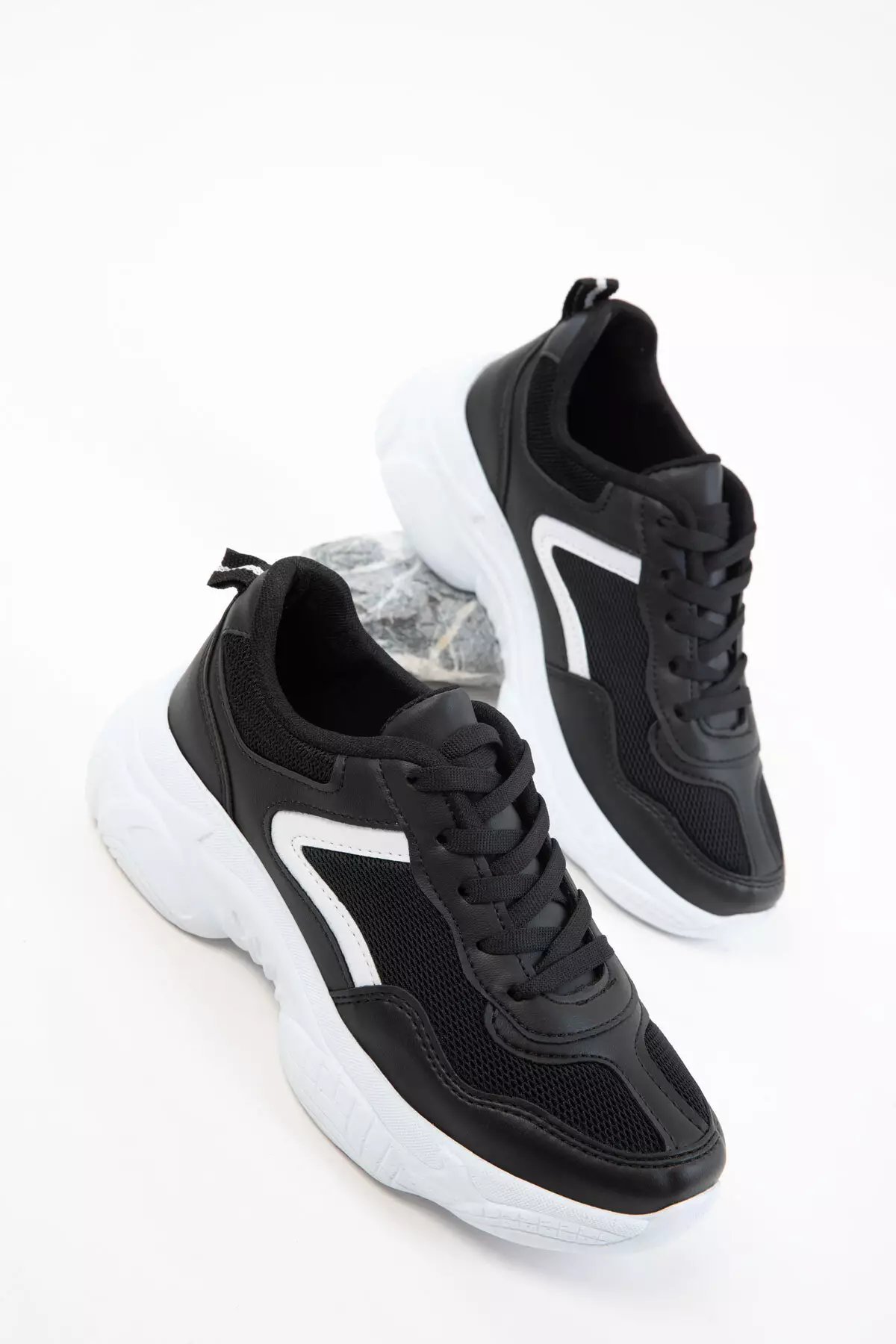 Black-White Women's Sneaker 20610