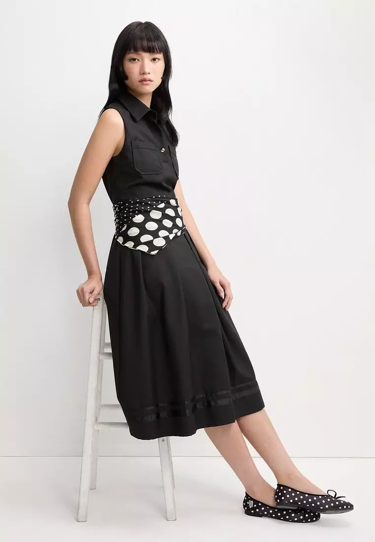 Sleeveless Collared Pleated Midi Dress with Contrast Hem Stripe Detail - Black