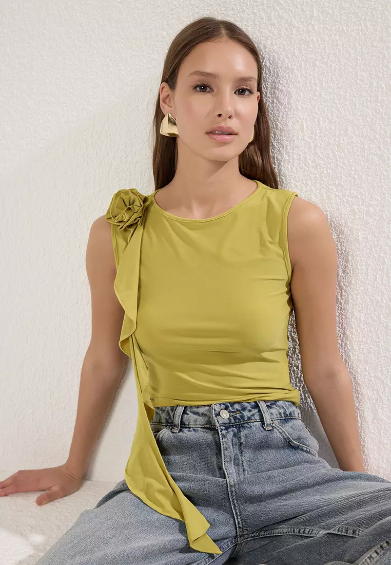 Rose Detail Sleeveless Top
