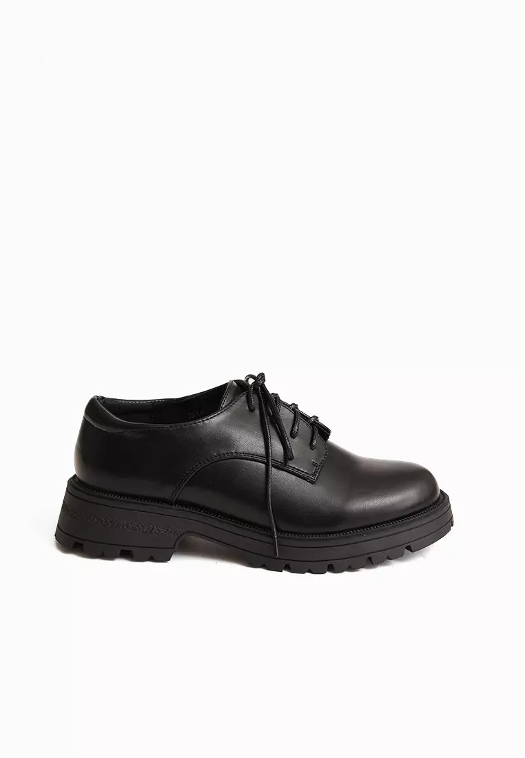 Discount on Cln  shoes - SKU: Cadence Lace Up Oxfords