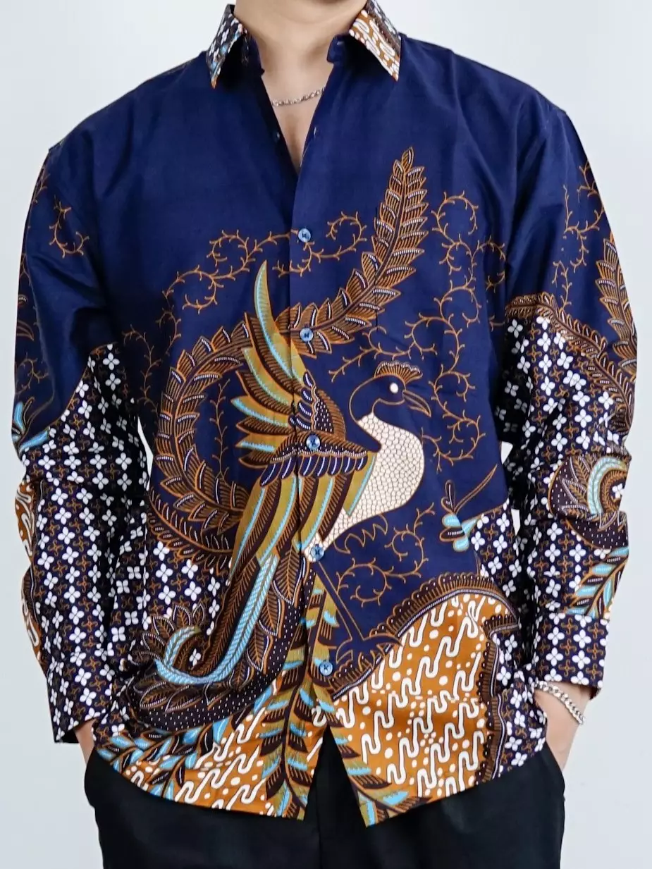Andre Michel Kemeja Batik Lengan Panjang Navy Motif Burung Cokelat 16581