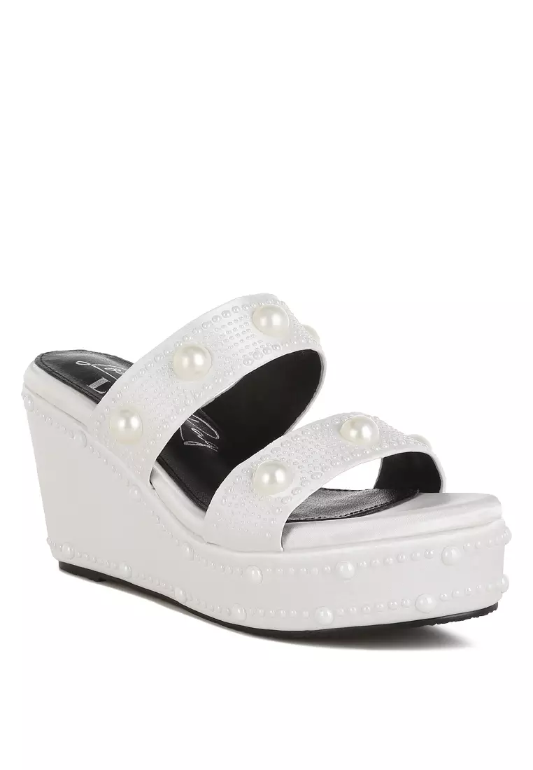 Sandal wedges berhiaskan mutiara warna putih