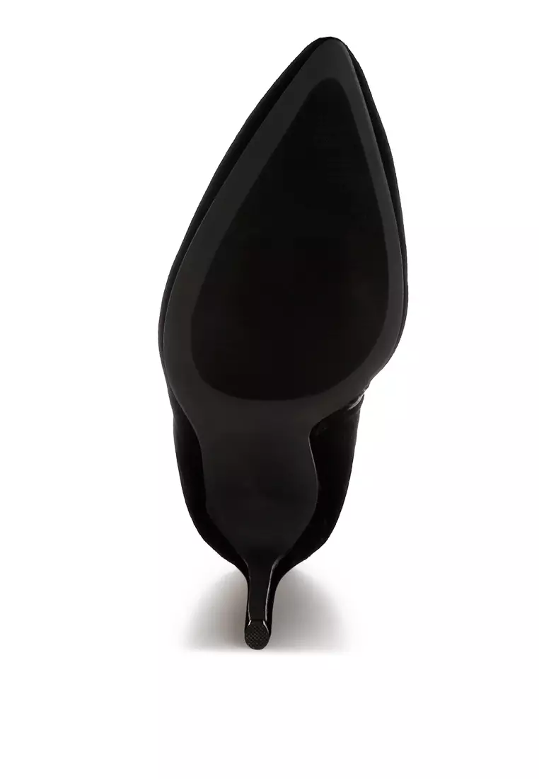 Sepatu bot hak tinggi beludru berwarna hitam