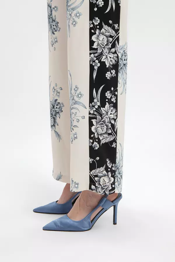 MINIMAL - Hasta - Kulot Motif Bunga - Black Warna Beige