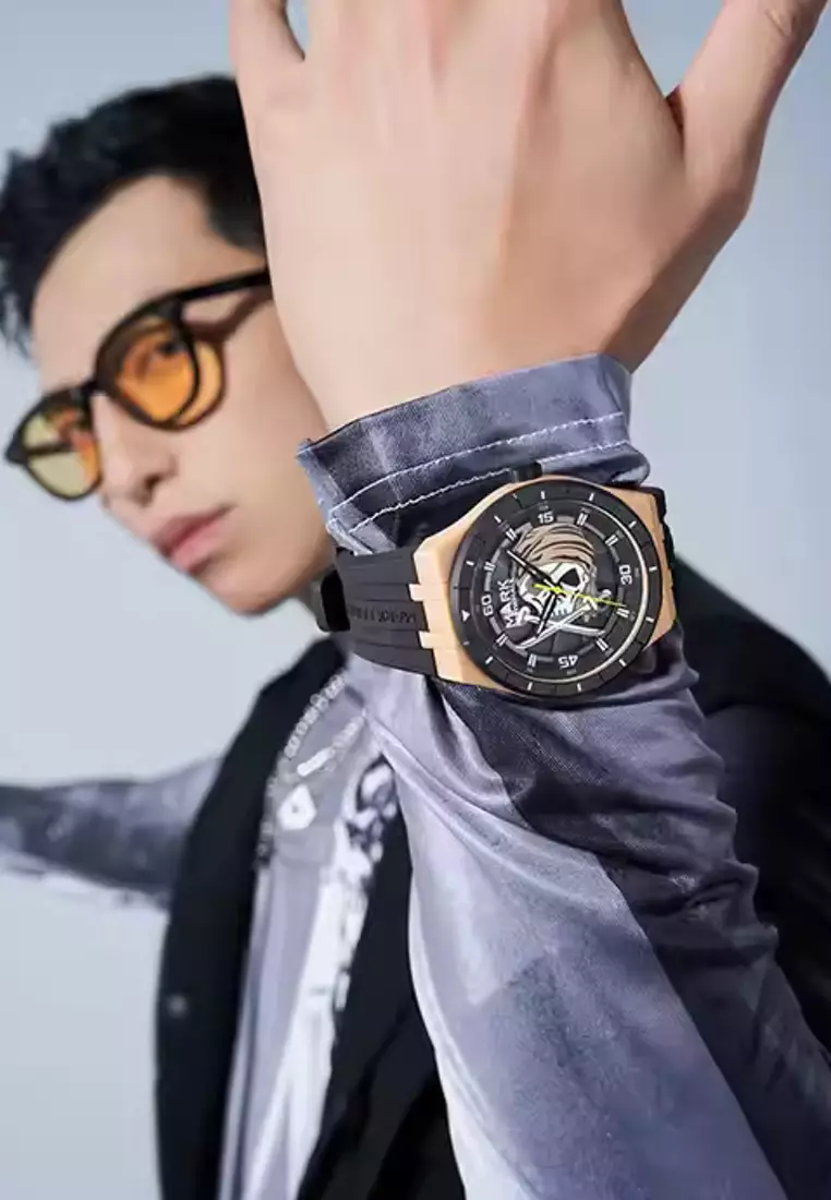 Unisex Rotating Pirate Skull Quartz Watch, Black Rubber Strap