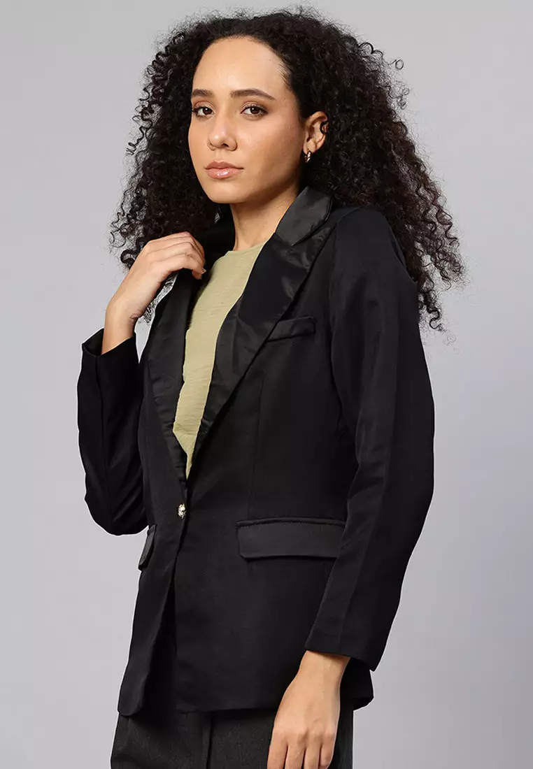 Lapel Collar Buttoned Blazer in Black