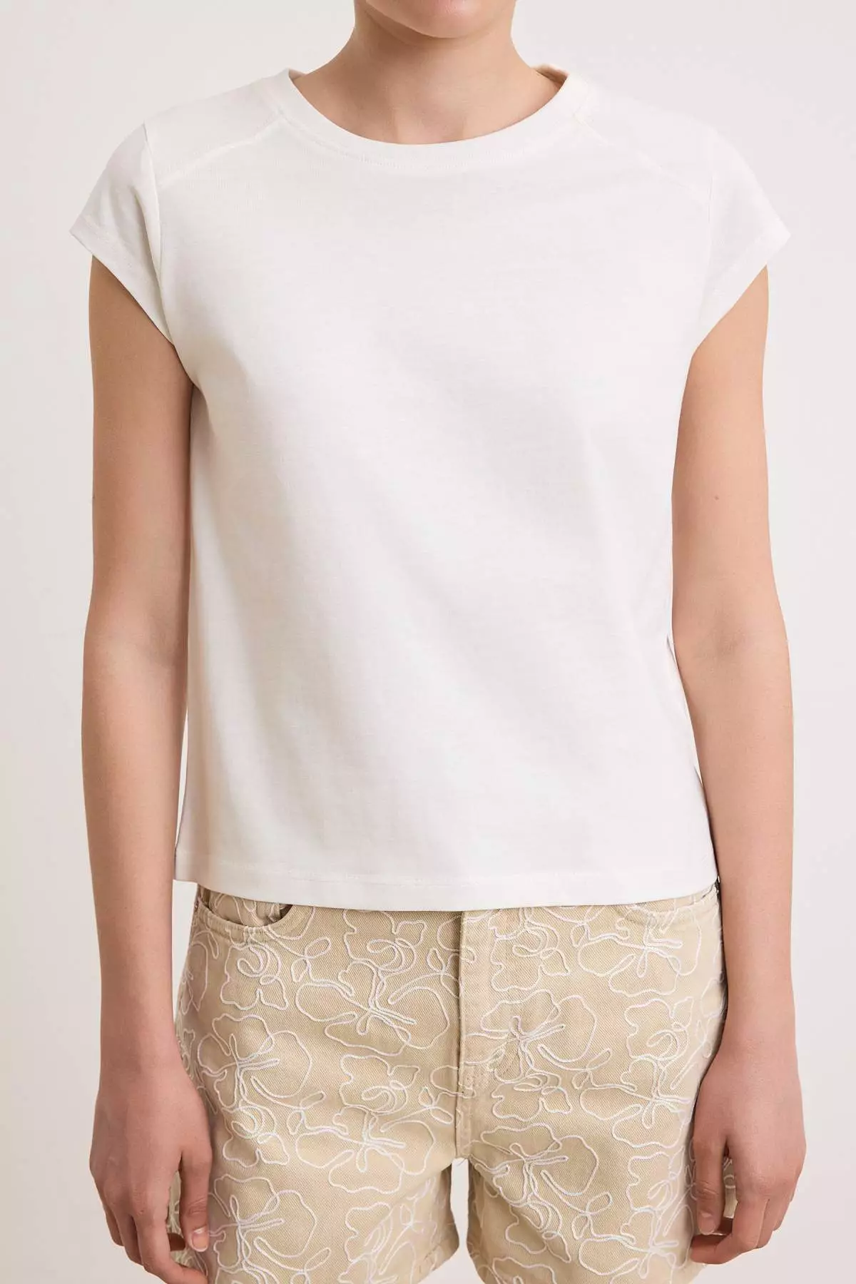 Ecru Fitted Short Sleeve 100% Cotton Knitted T-Shirt Twoss26Ts00252