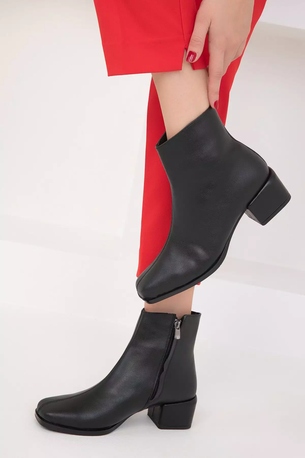 Discount on Soho  shoes - SKU: Square Toe Chunk Heeled Boots