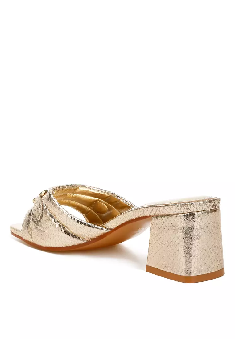 Sandal Motif Ular Detail Horsebit Emas