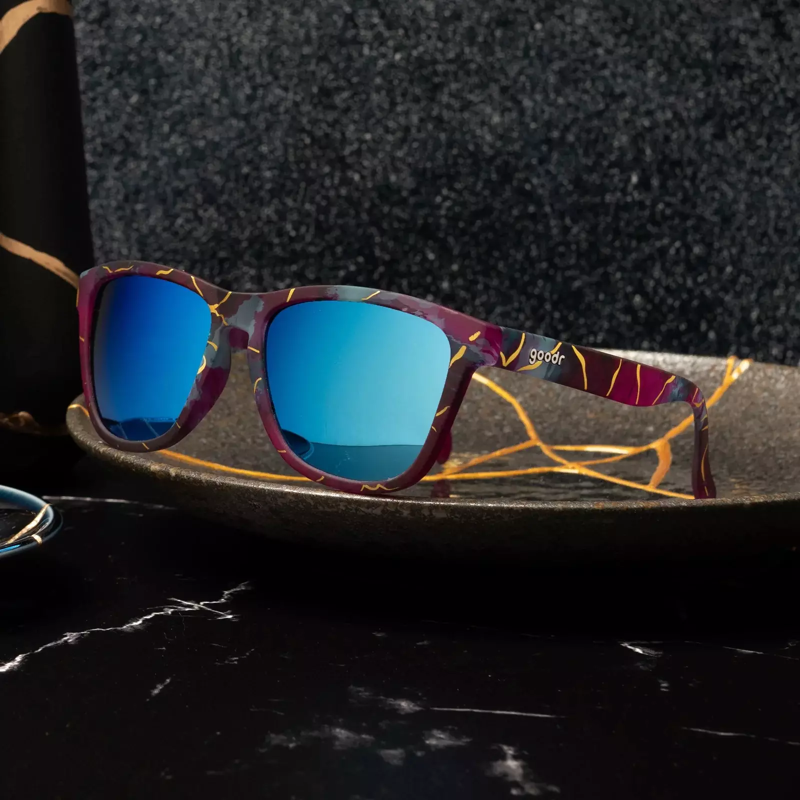 GOODR Kacamata Series OG - Cracks Add Character