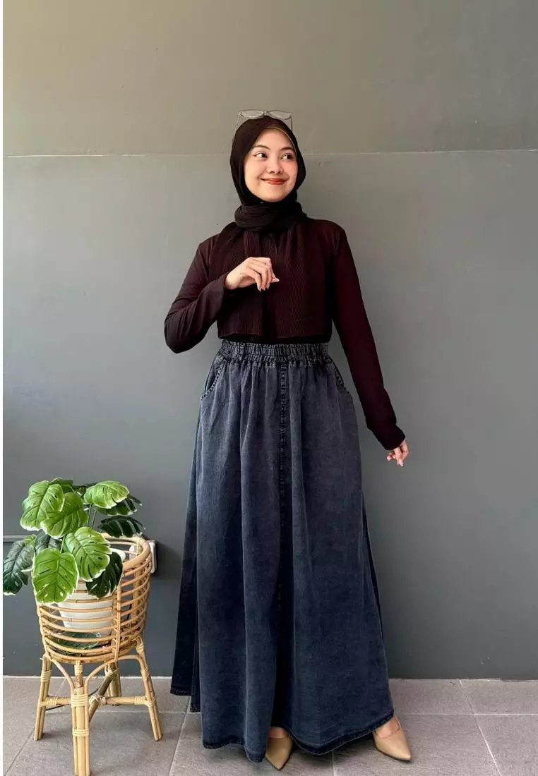 Jual LEZAHRASIGNATURE Tina Flare Denim Skirt (Rok Panjang Muslim Wanita ...