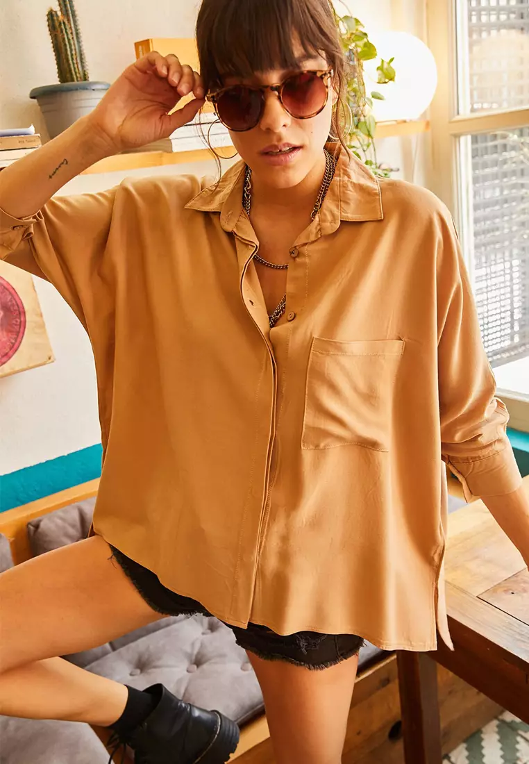 Loose shirt top