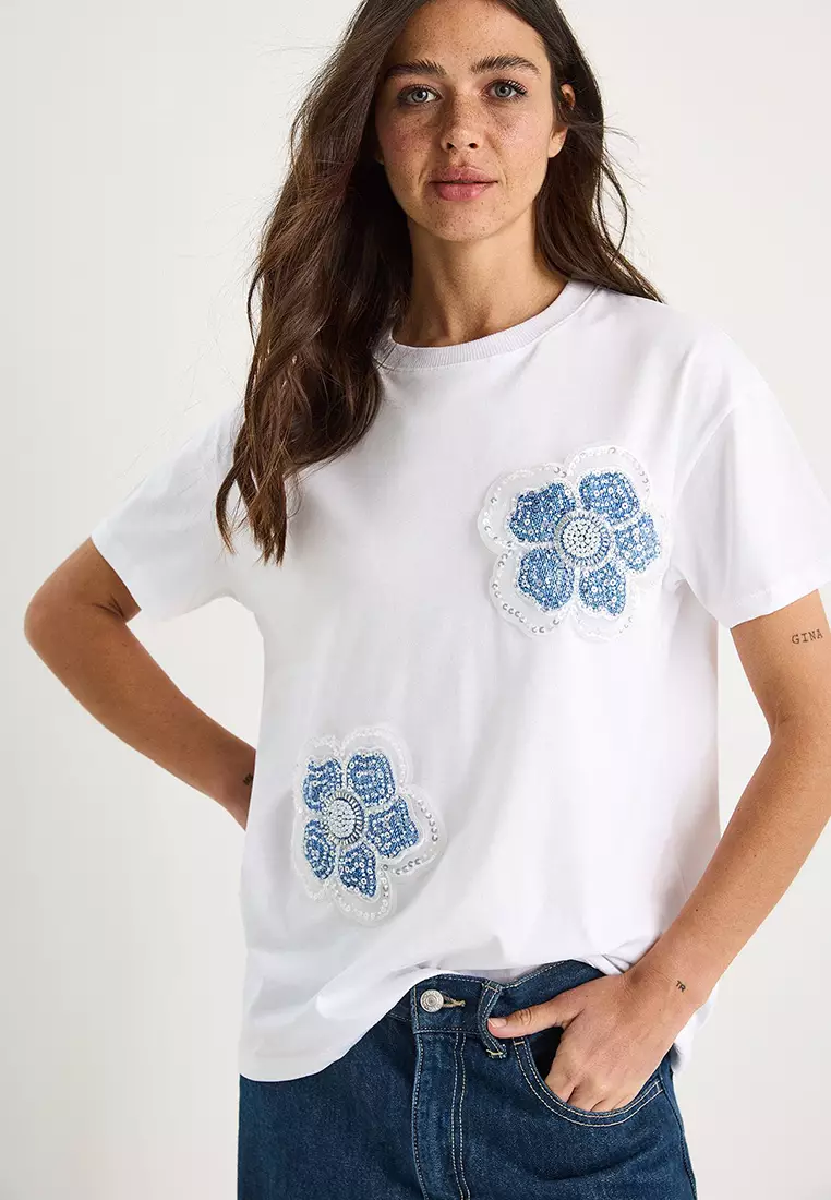 Flower Stone Accessory Short Sleeve Crew Neck T-Shirt 60602059