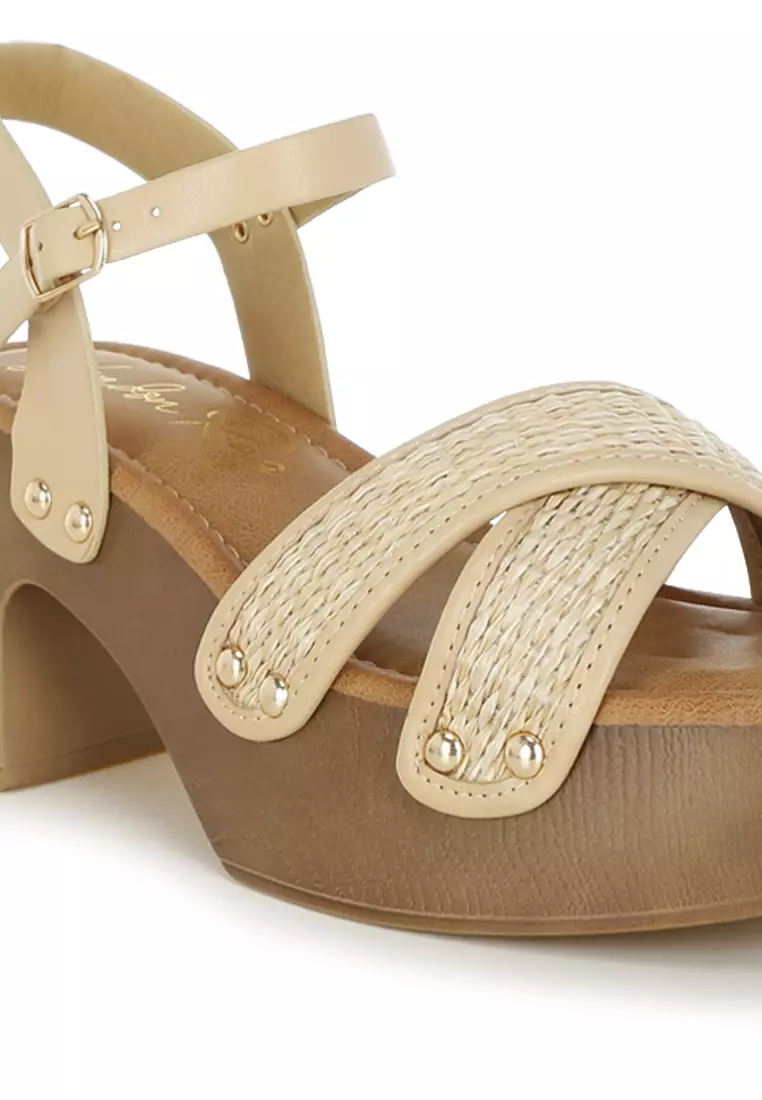 Sandal Bakiak Rafia Bertabur Paku Warna Alami