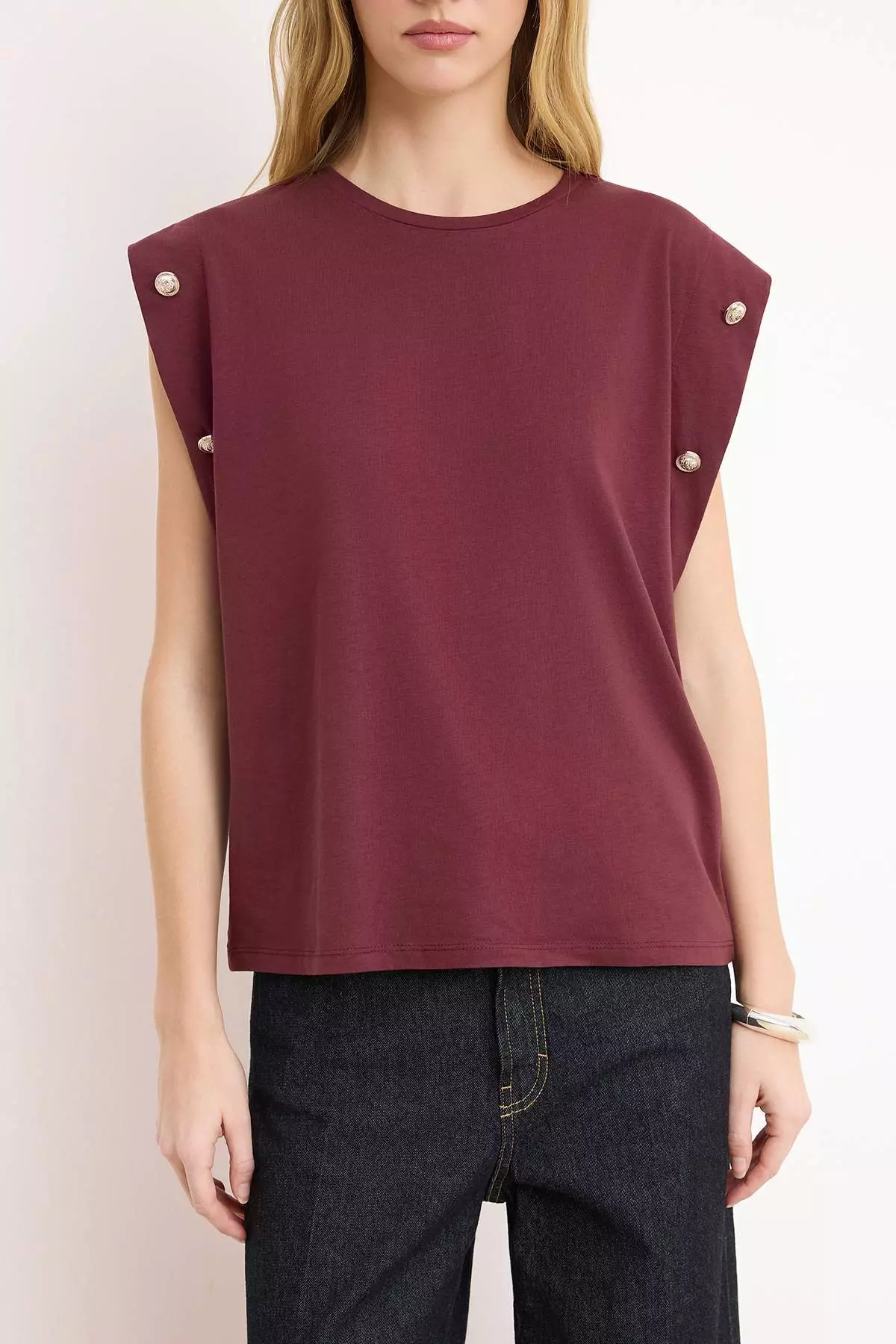 Burgundy 1% Cotton Button Detail Shoulder Pad Look Basic Crew Neck Knitted T-Shirt Twoss23Ts16
