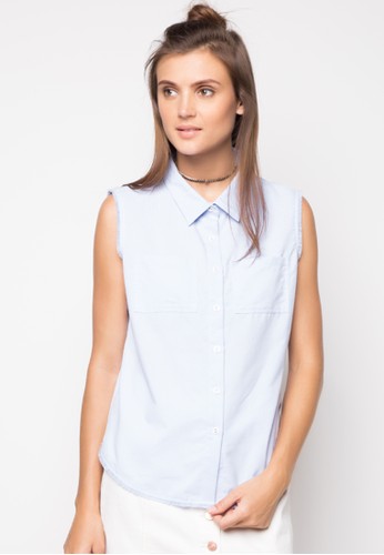 Sleeveless Button-down Top with Frayed Hem