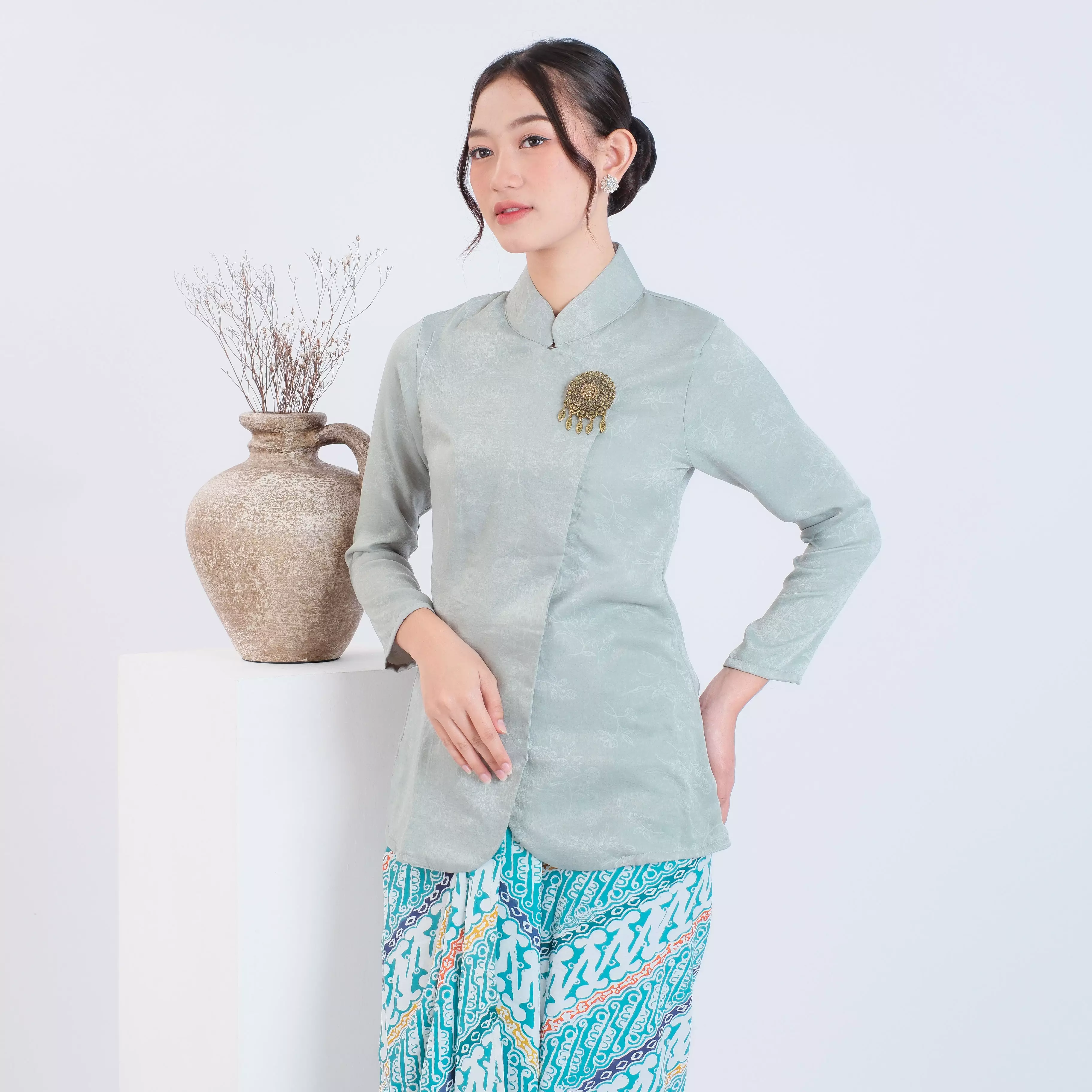 Jual Khalisa Batik Kebaya Janggan Klasik Modern Sage By Khalisa Batik Original Zalora