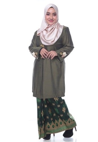 Nayli Plus Size Light Green Kebaya Labuh from Nayli in Green and Gold
