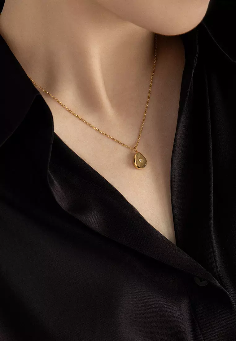 Gold medallion necklace discount womens