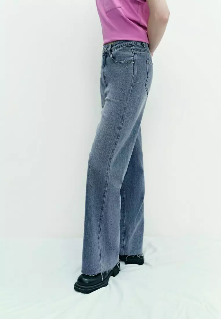 Buy URBAN REVIVO Mid-Waist Frayed Jeans 2024 Online