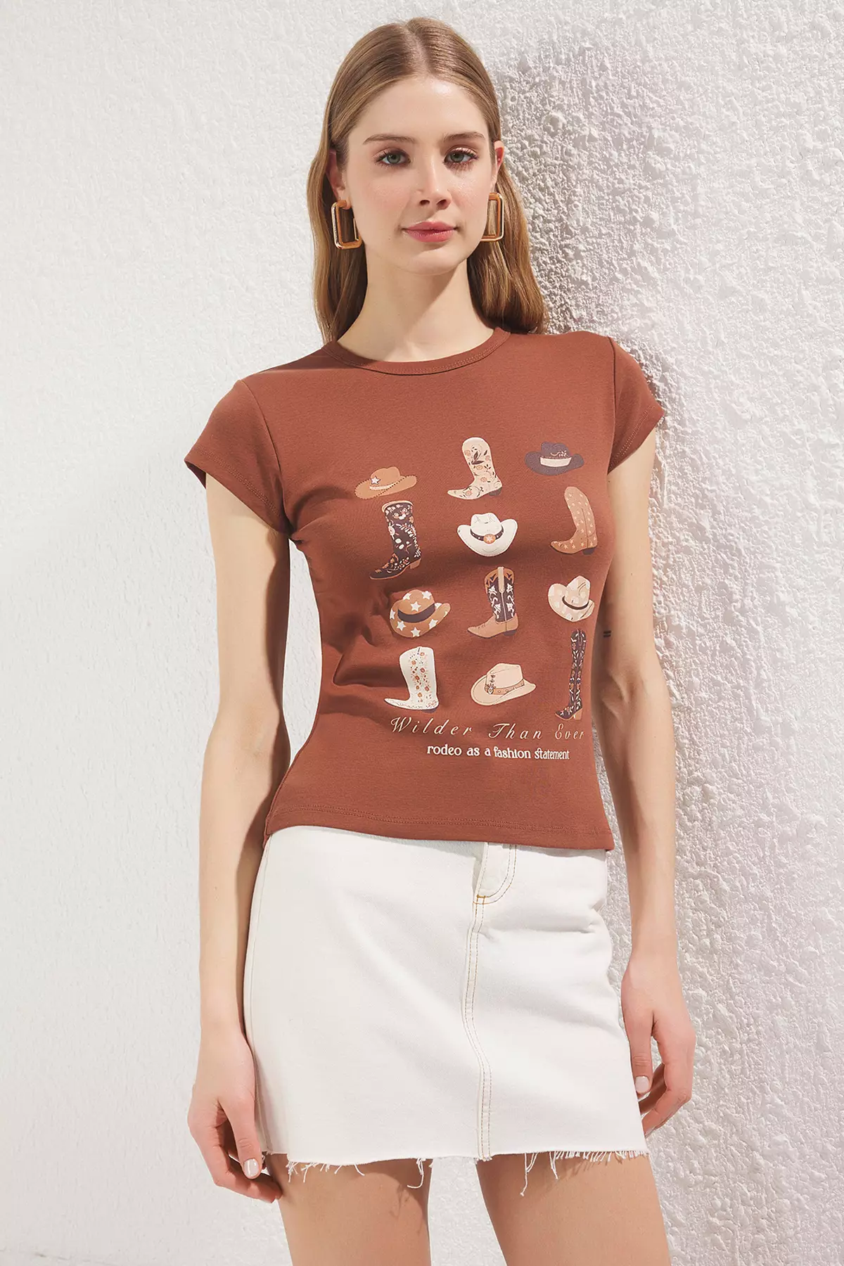 Brown Cowboy Printed Fitted/Fits Body Cotton Stretch Knit T-Shirt TWOSS25TS00008