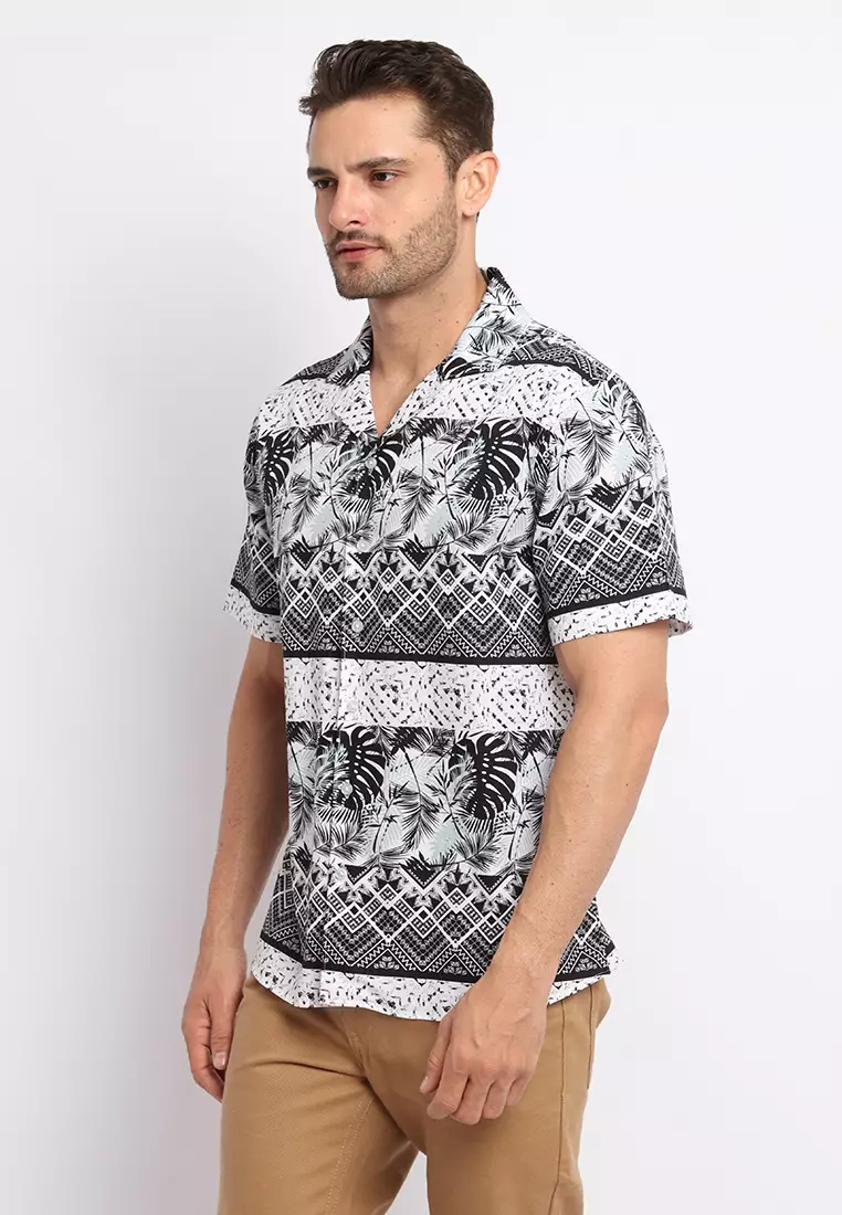 MAGINOT VICTOR BLACK Kemeja Casual Slim Fit Lengan Pendek