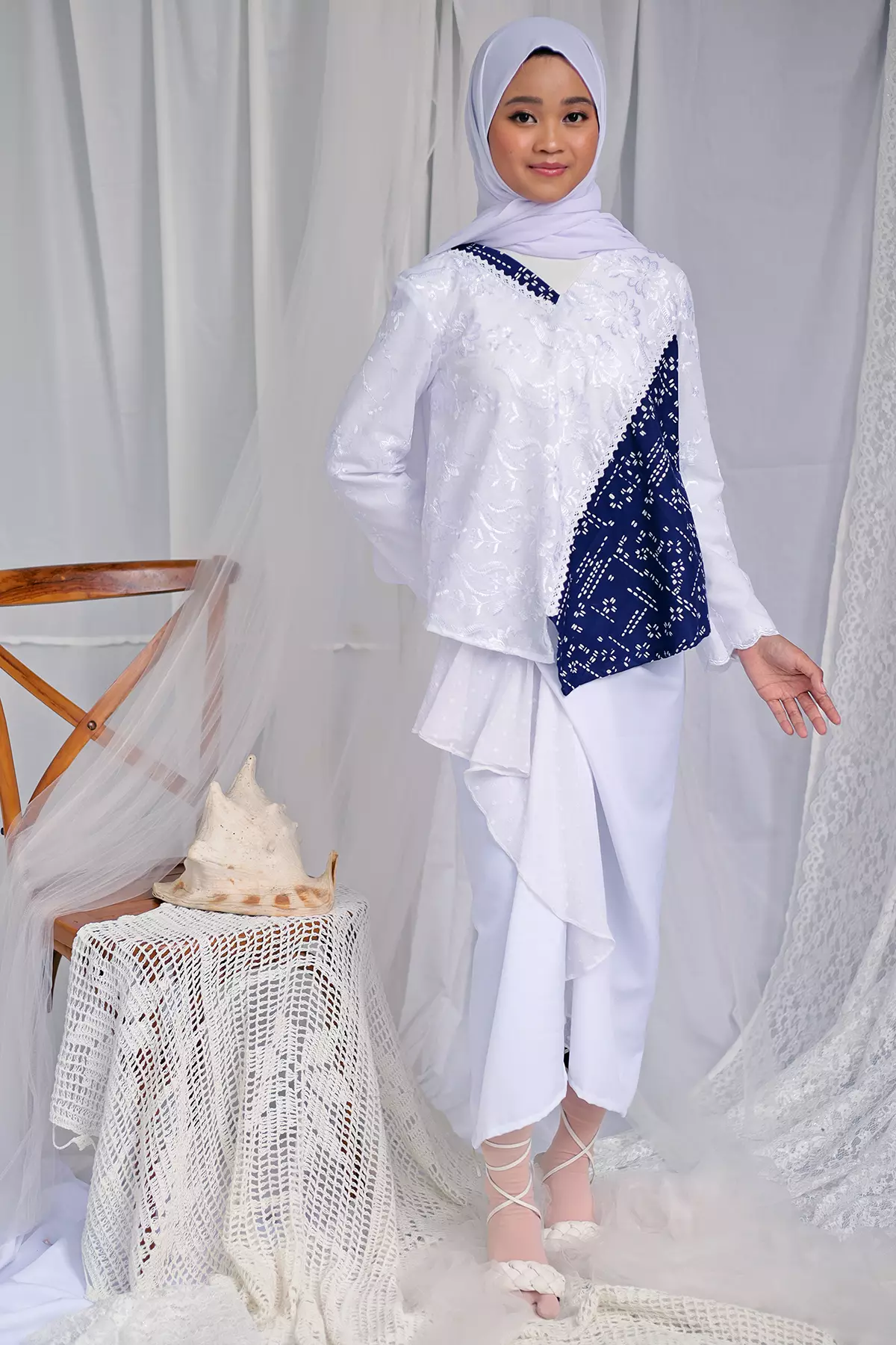 Andhika Frills Putih Sarong Rok Lilit Batik