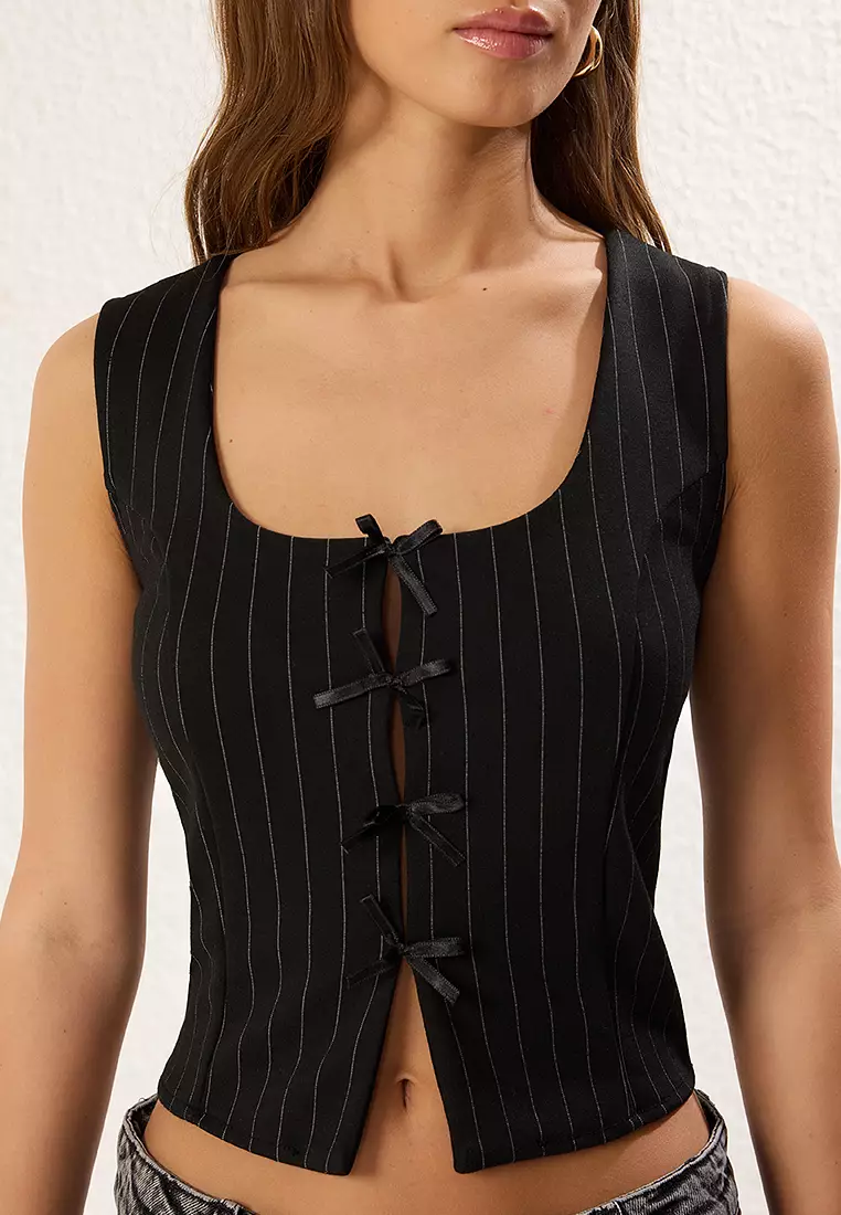 Black Ribbon Tie Detail Square Neck Sleveless Knitted Blouse