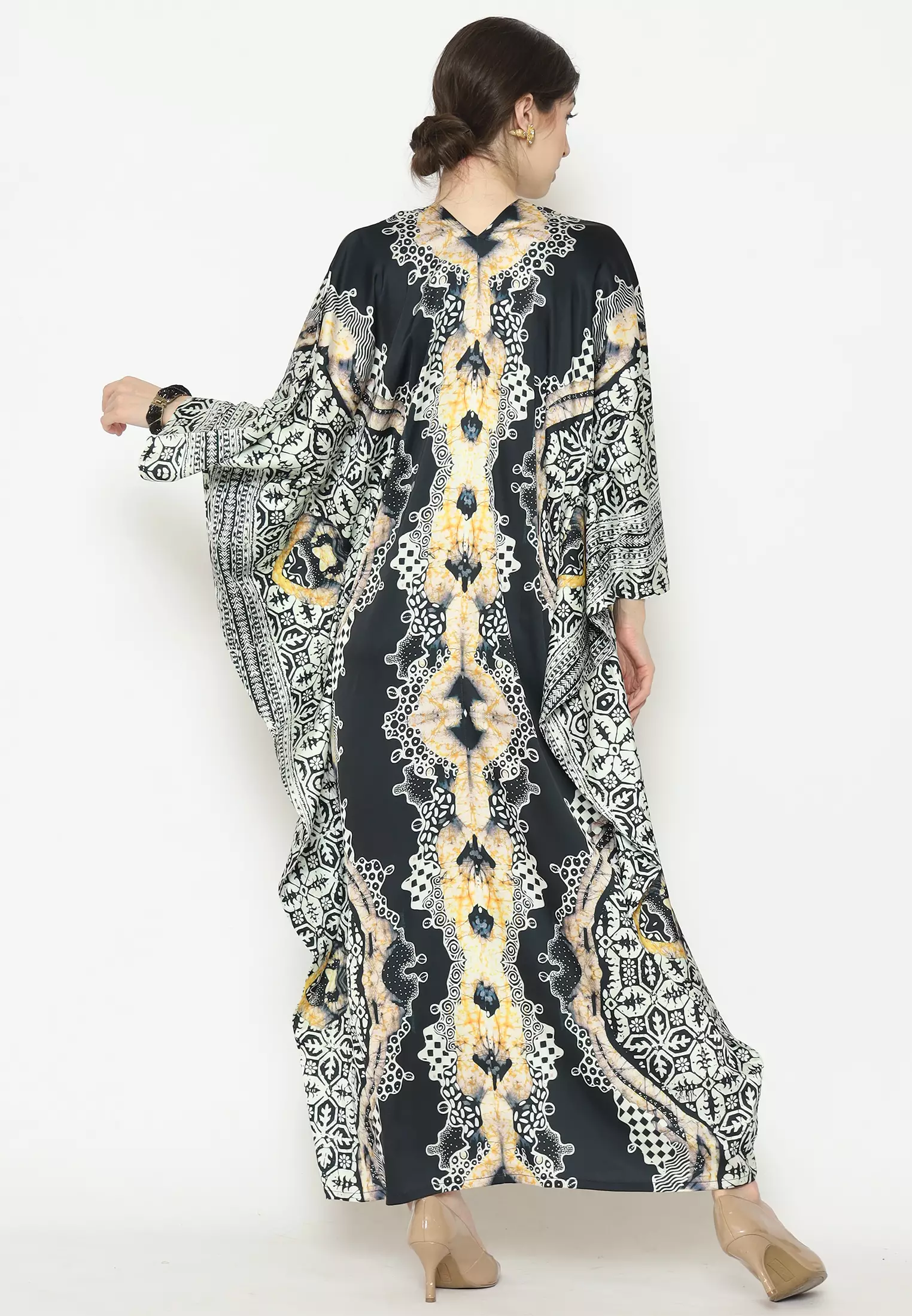 Kanzi Short Sleeve Batik Kaftan Black and White