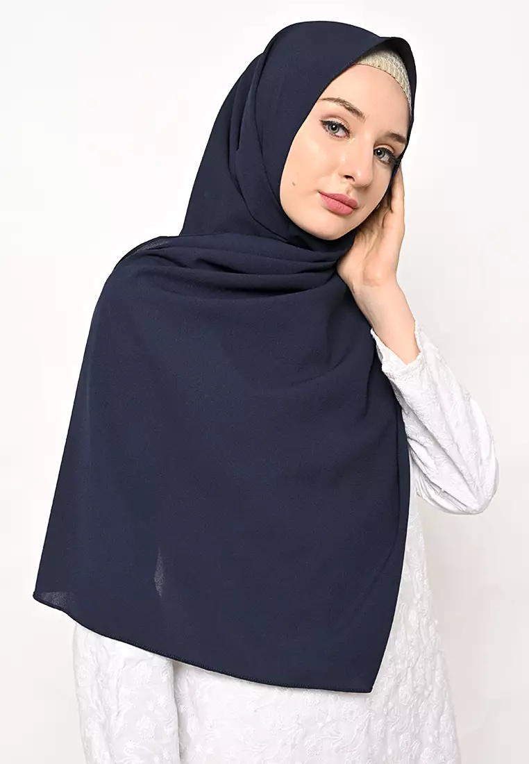 Hijab Segi Empat Diamond Jahit Tepi Navy