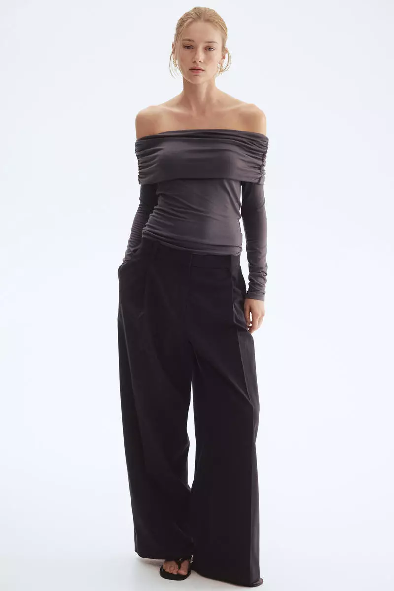 Off-the-shoulder top