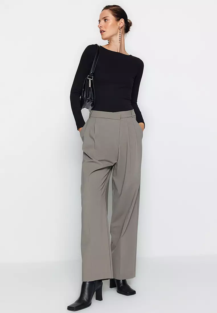 Flexible Boat Neck Fitted/Sticky Knitted Top