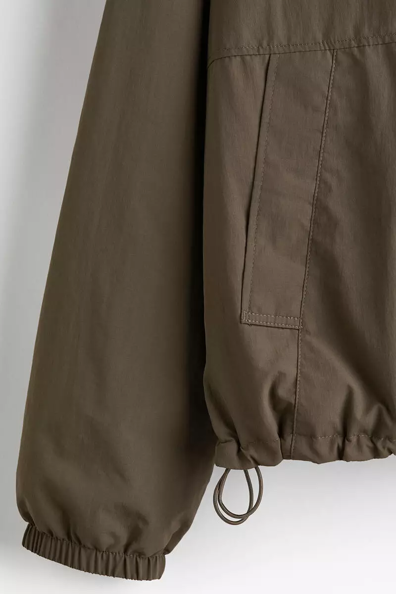 Water-repellent nylon windbreaker