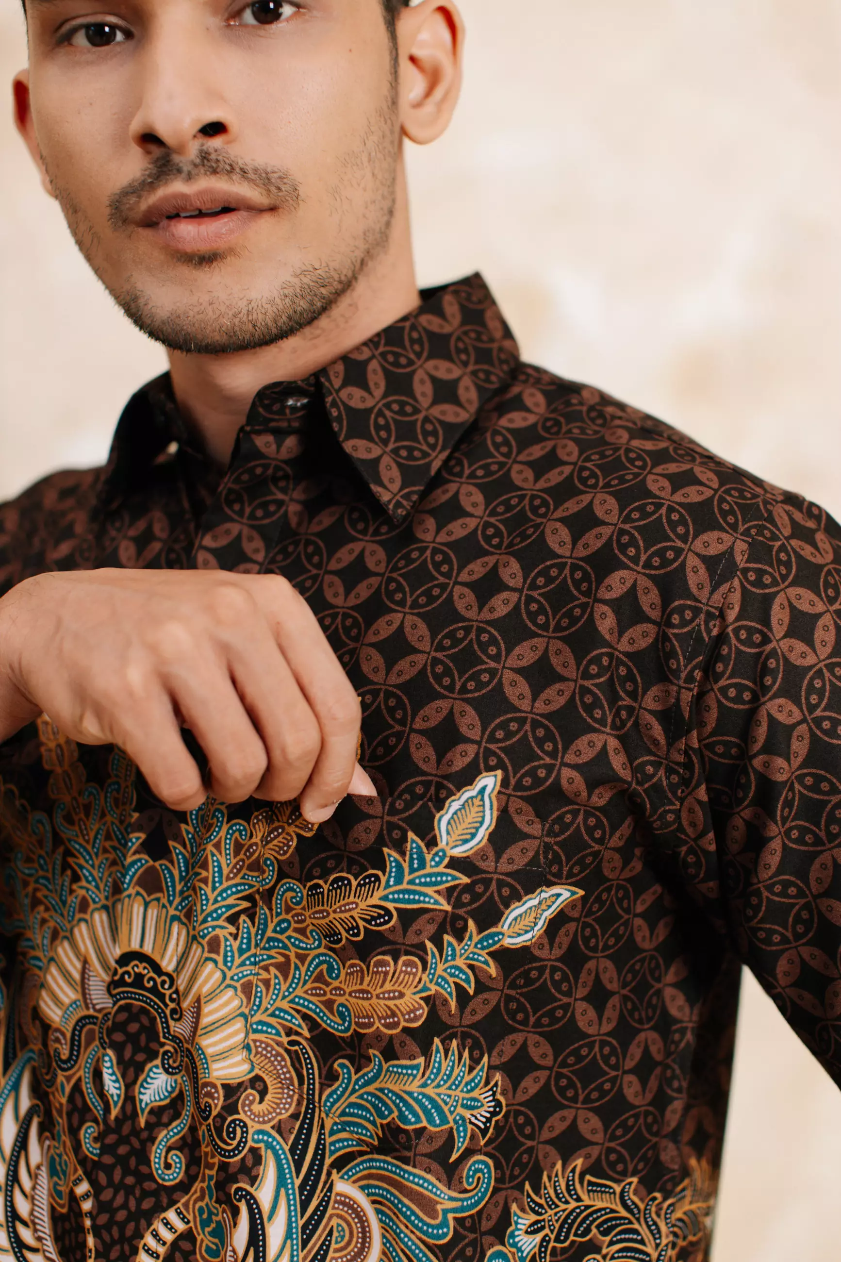 Adyatma Artha Brown Kemeja Batik Pria Slim Fit Lengan Panjang Katun