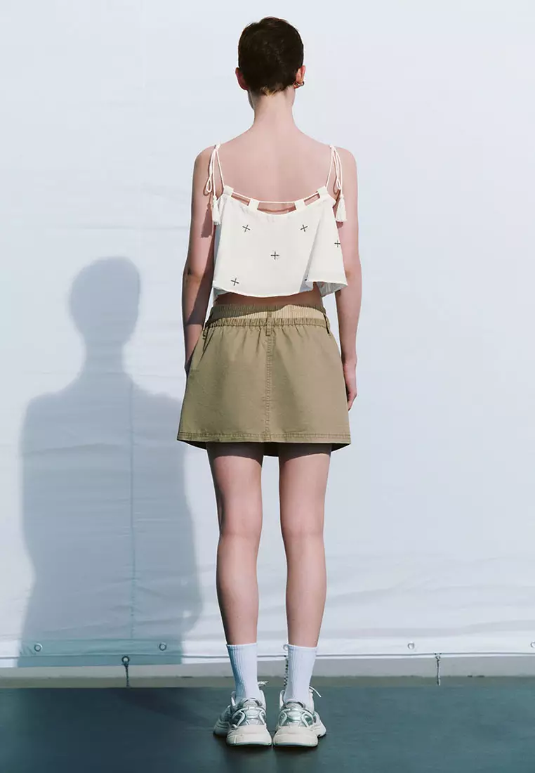 UR夏季新款女装休闲度假感系带流苏刺绣吊带衫UWL240060