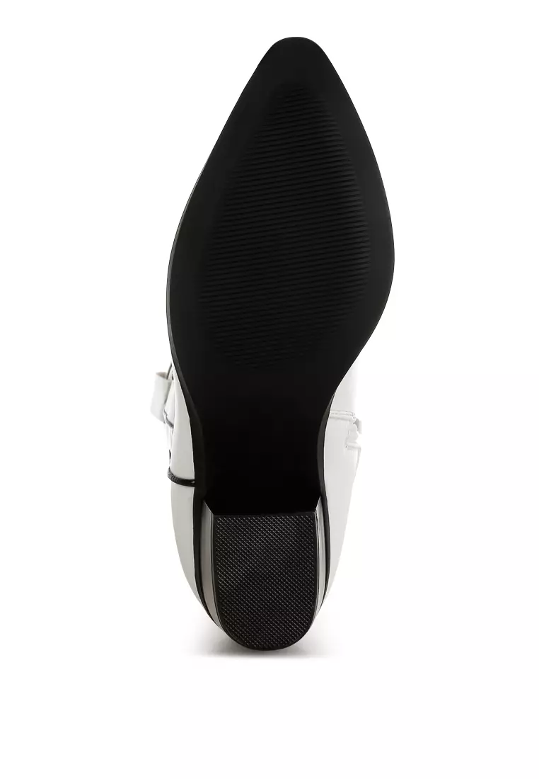 Sepatu bot koboi bermotif tambal sulam bersayap warna putih