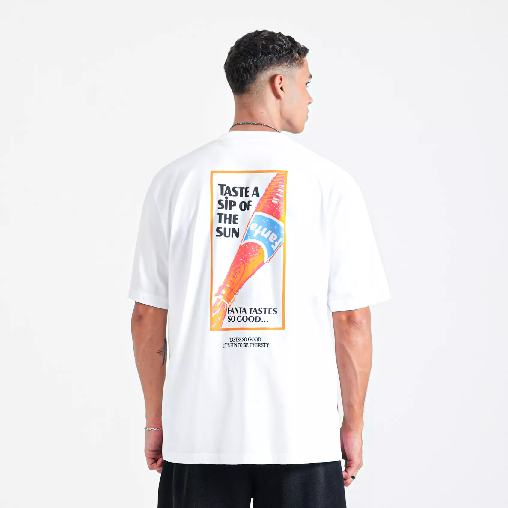 CELCIUS FANTA Bottle Graphic White T-shirt Oversize LIN001430C Putih