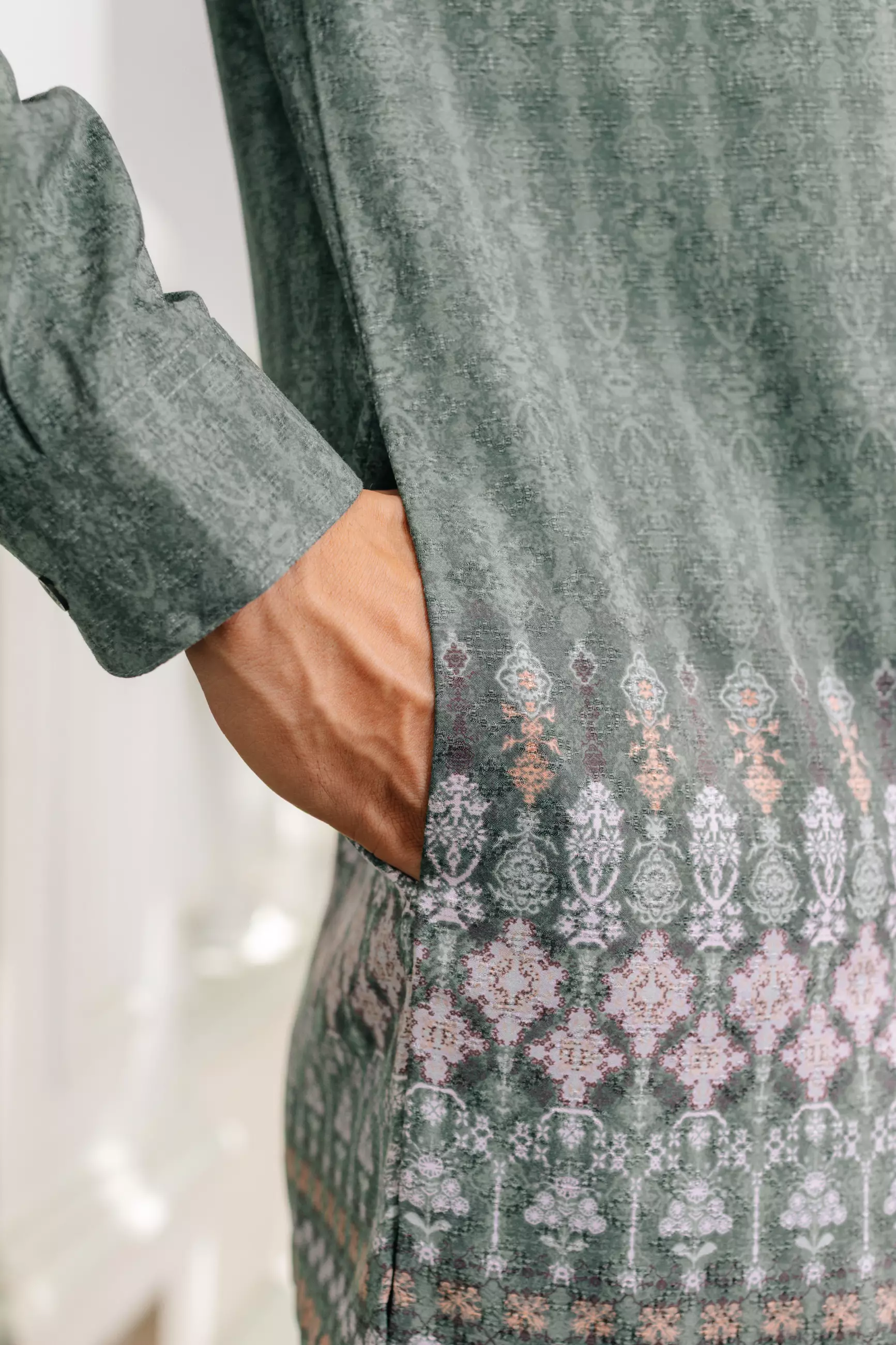 Almeera Emerald Green Kemeja Batik Koko Pria Furing Lengan Panjang Regular Fit