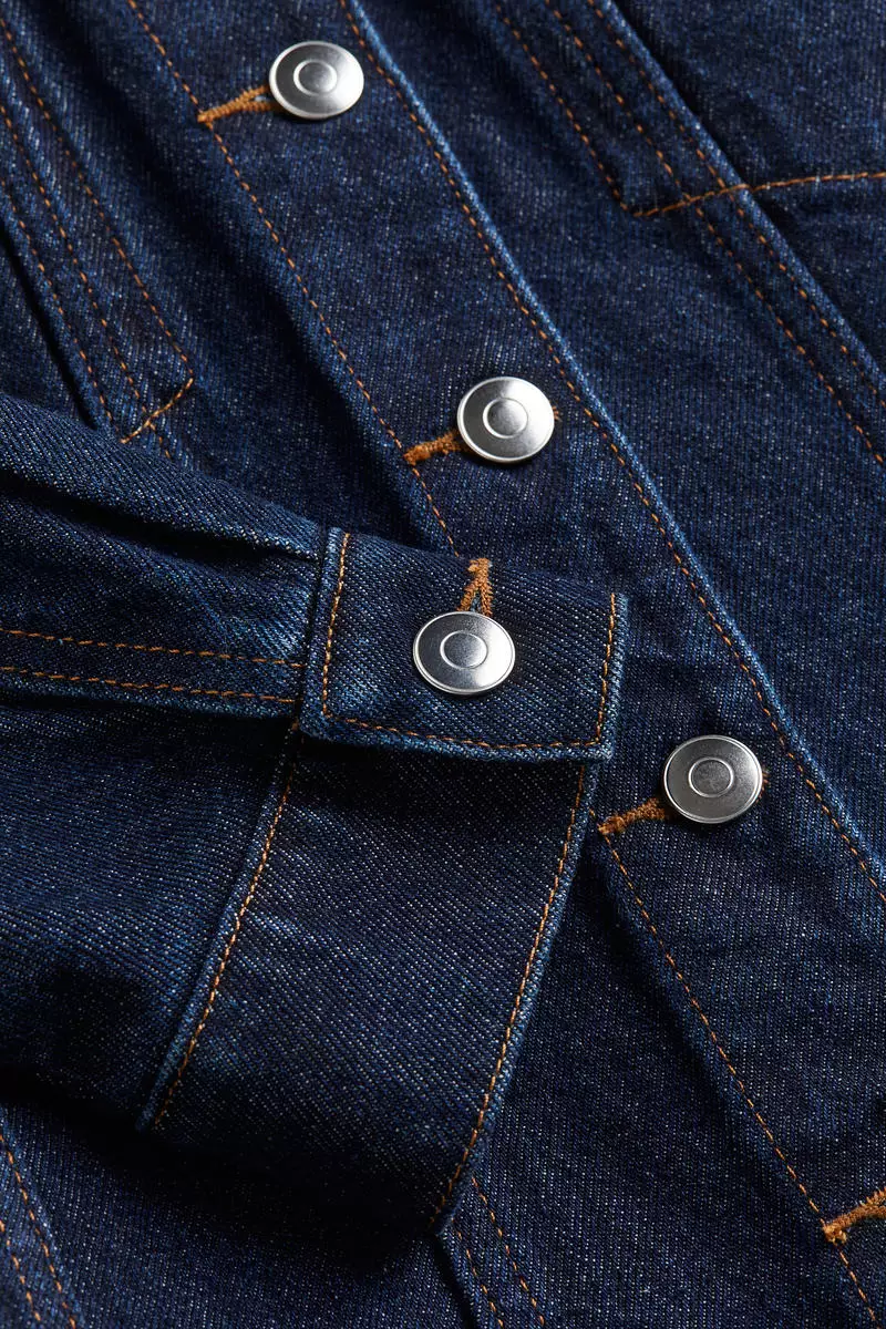 Tapered-waist denim jacket