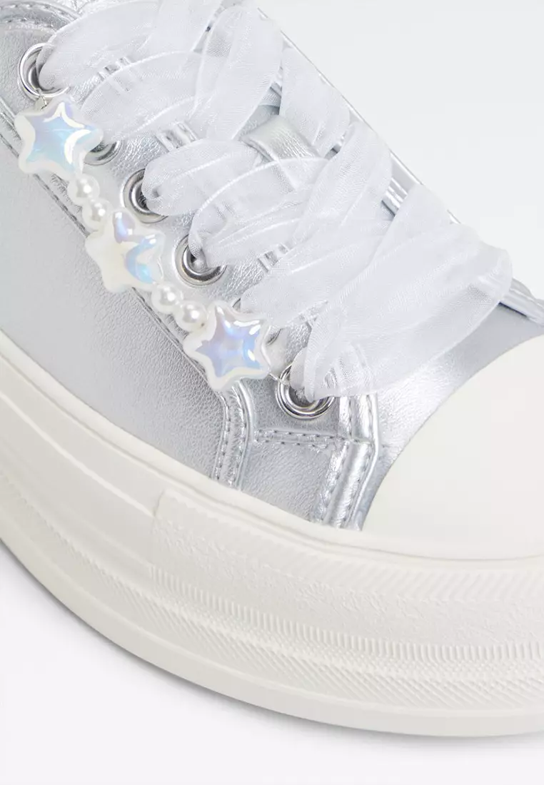 Rayes Low-Top Sneakers