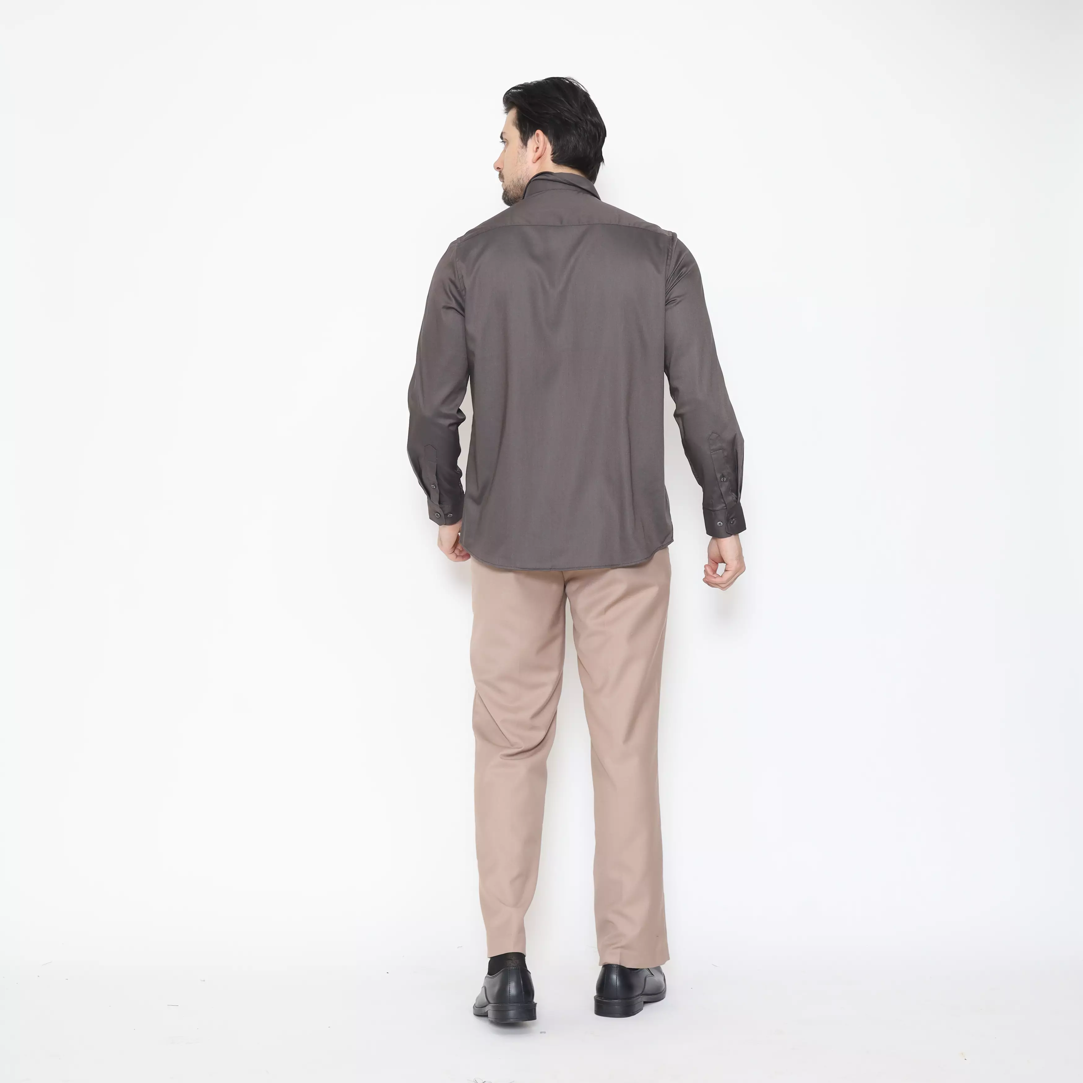 Lawell Kemeja Pria Lengan Panjang Regular Fit Bahan Bamboo Warna Dark Grey | Burton