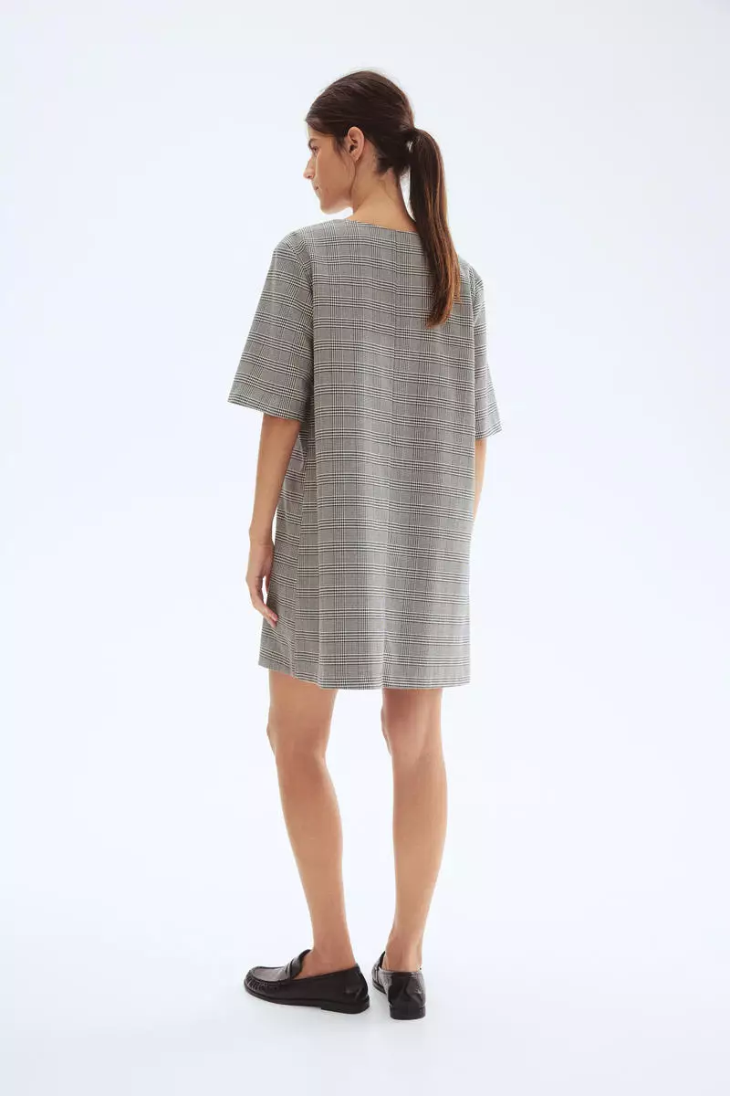 Short-sleeved dress