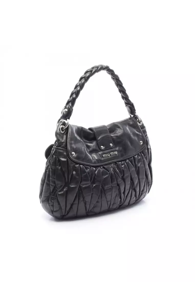 Pre-Loved MIU MIU matelasse one shoulder bag leather black