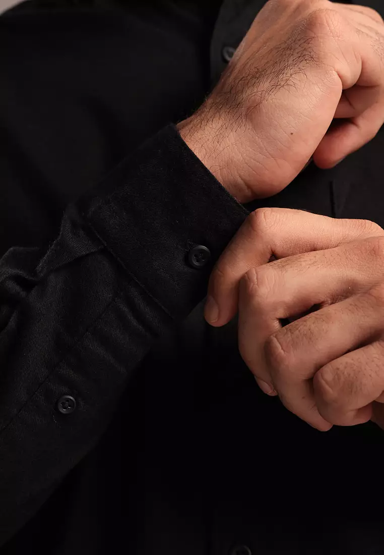 MOC - Kemeja Polos Pria Lengan Panjang Renton - Black Warna Black