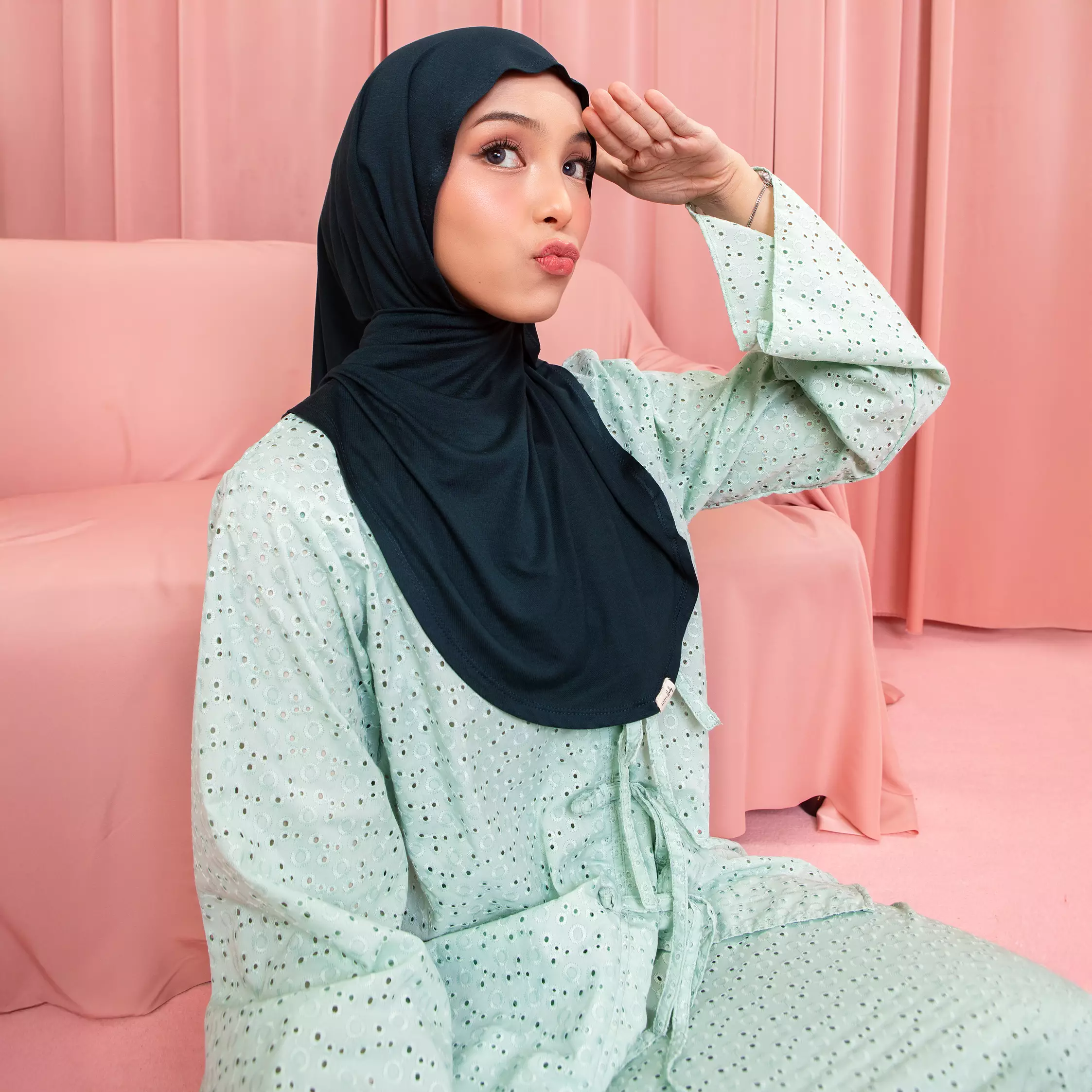 Heidy Oval Shawl in Teal (Lozy x Heidy)