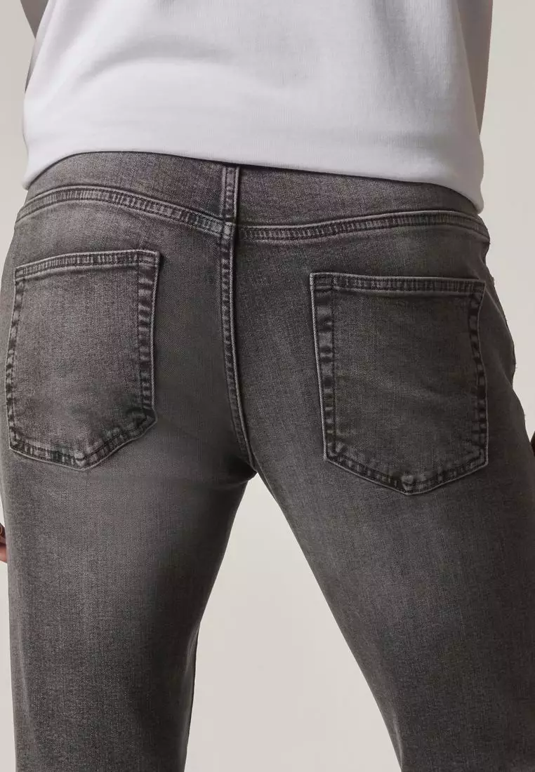Skinny Fit Essential Stretch Jeans