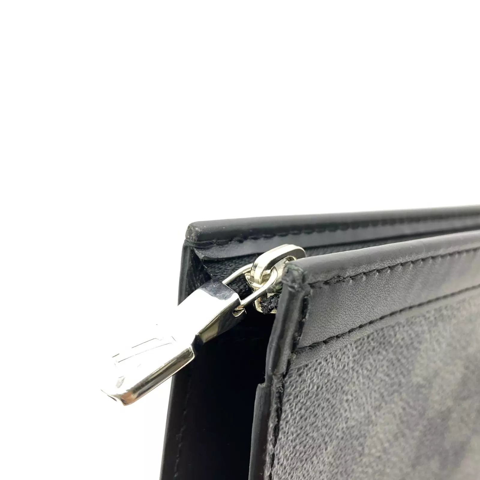 Pre-loved Louis Vuitton Voyage Damier Graphite SHW