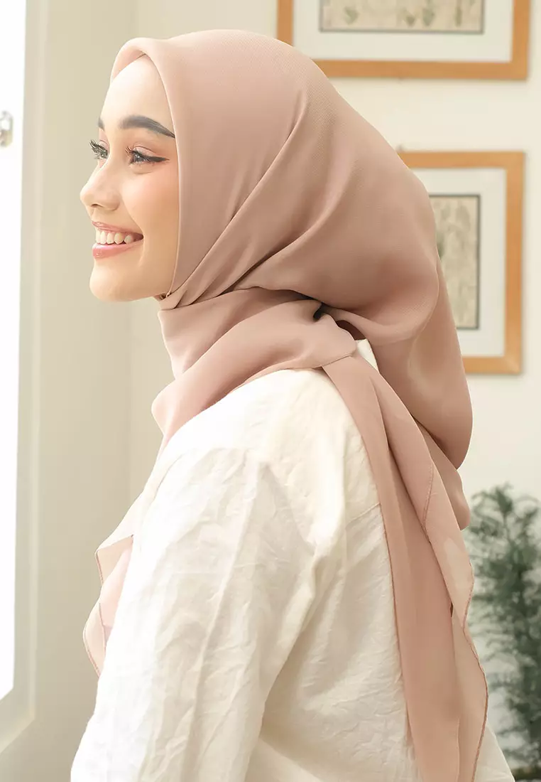 Polly Cotton (Hijab Segiempat Bella Square) Sepia