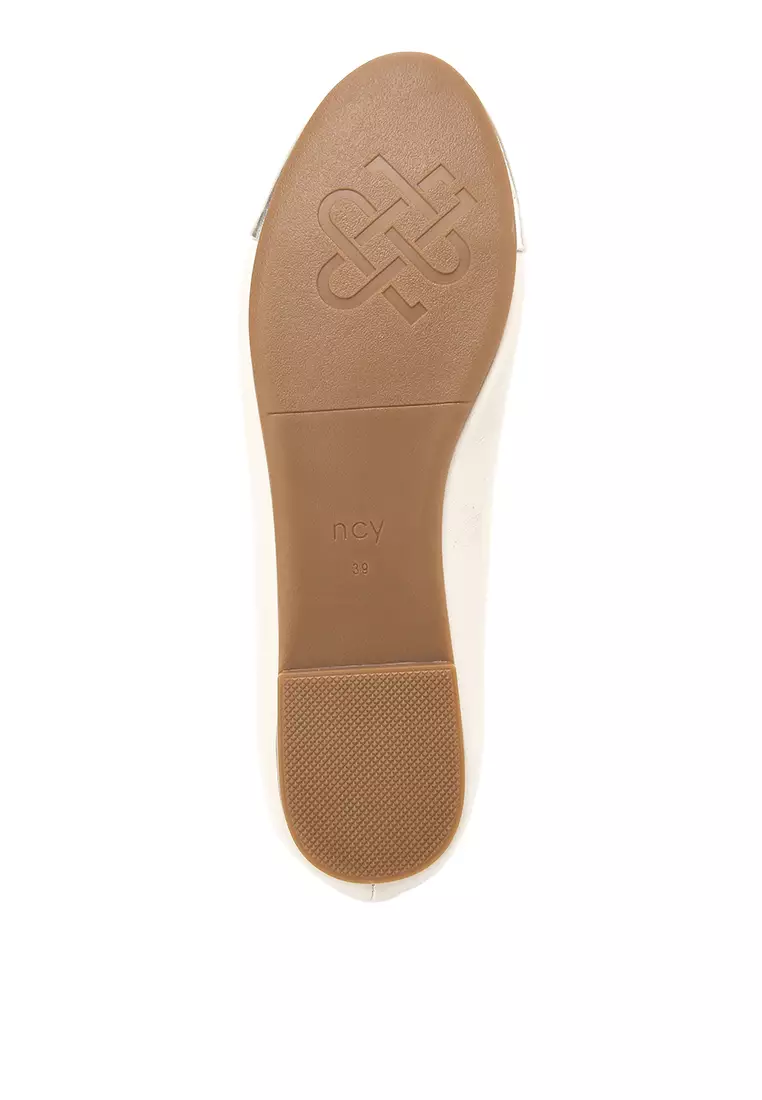 Carter J2475-6 Flat Shoes Off White/Gold